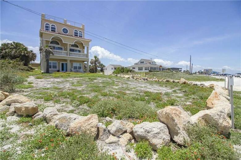 Wave Watch - Six Bedroom Home