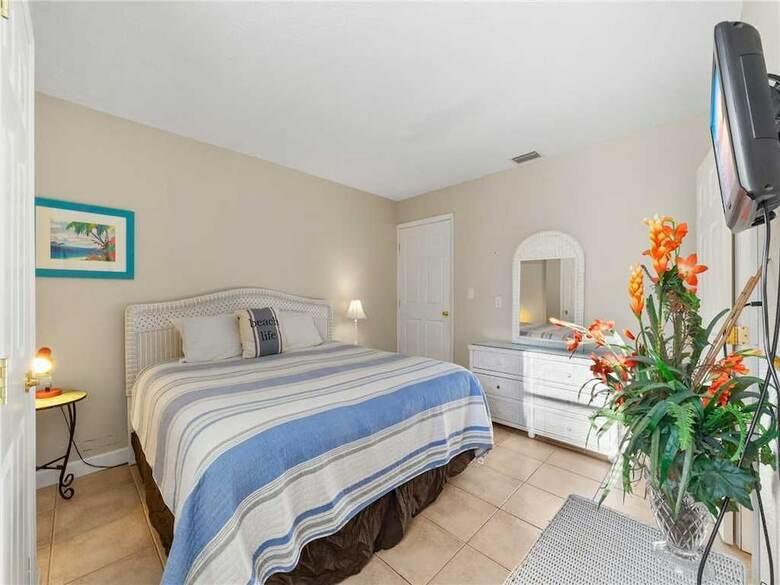 Venice Avalon Home - Three Bedroom Home