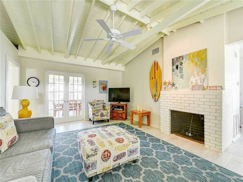 The Cali House - Four Bedroom Home