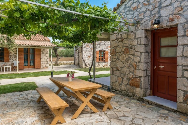 Hotel Evylio Houses
