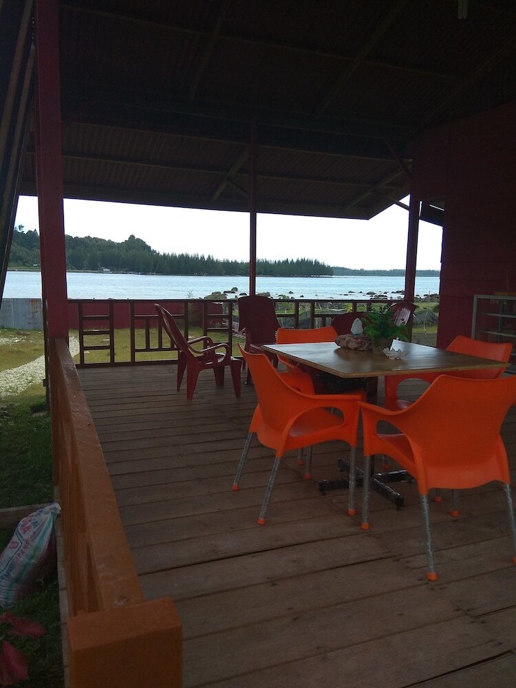 Bed & Breakfast Pondok Oma Surf Simeulue