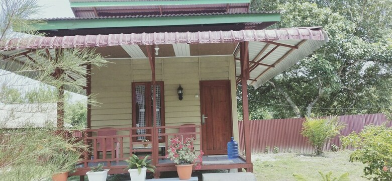 Bed & Breakfast Pondok Oma Surf Simeulue