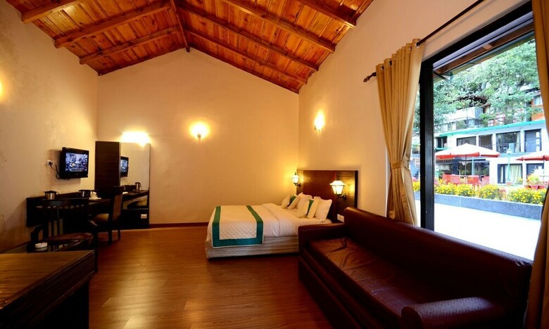 Hotel Raj Bilas Palace