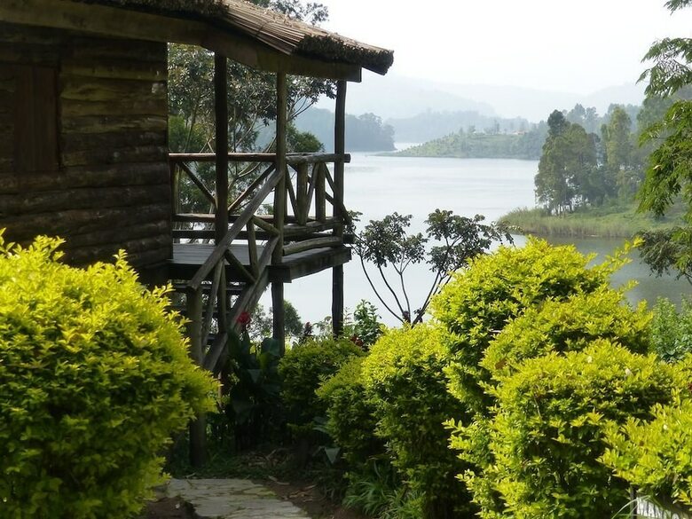 Hotel Supreme Adventure Park Bunyonyi