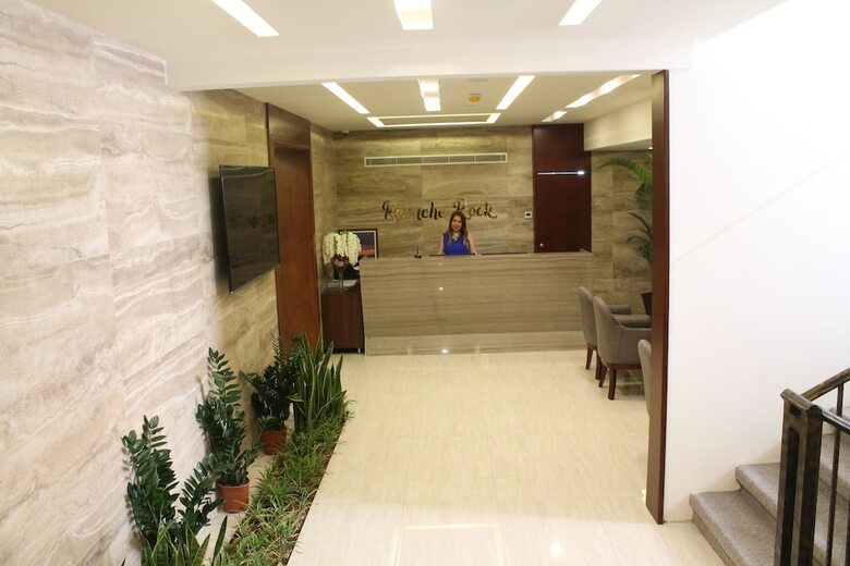 Hotel Raouche Rock Suites