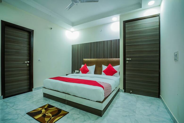 Oyo 23299 Hotel Royal Orbit