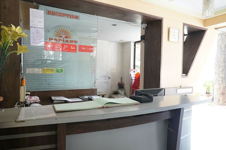 Oyo 23430 Hotel Radiant