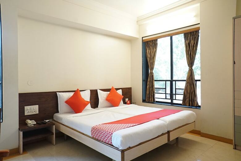 Oyo 23430 Hotel Radiant
