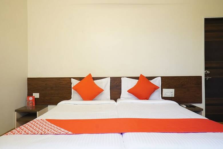 Oyo 23430 Hotel Radiant