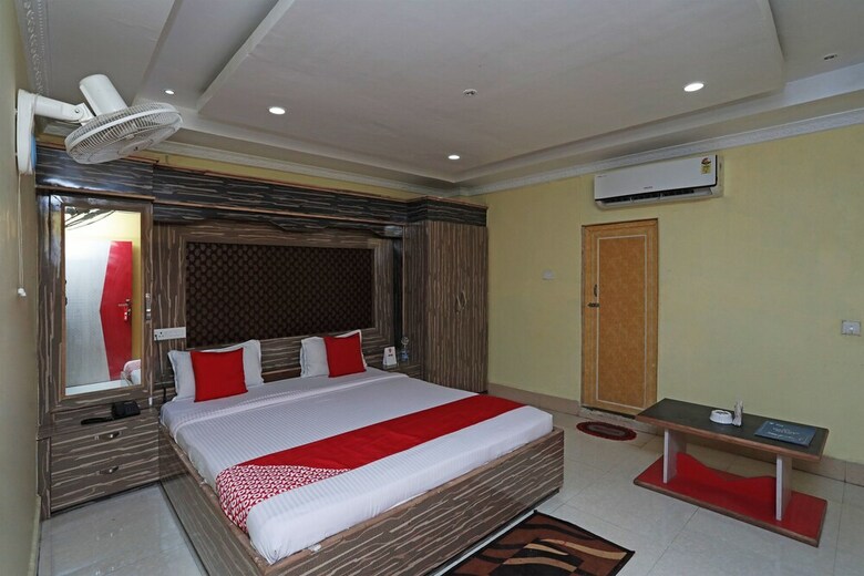 Oyo 24971 Hotel South City