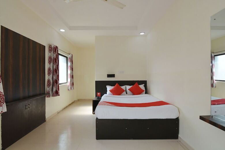 Oyo 23697 Hotel Krishna Palace