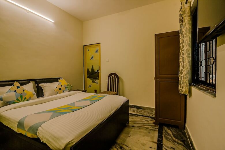 Oyo 24035 Home La Indiana Morjim