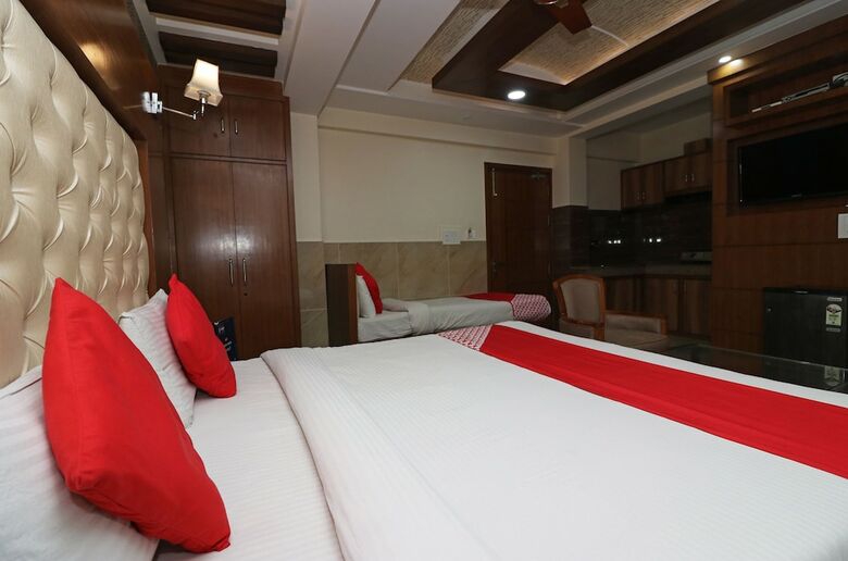 Hotel Oyo 23681 Hira Palace
