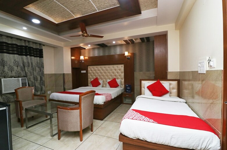 Hotel Oyo 23681 Hira Palace