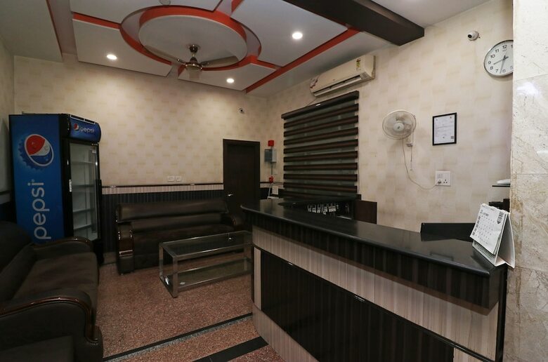 Hotel Oyo 23681 Hira Palace