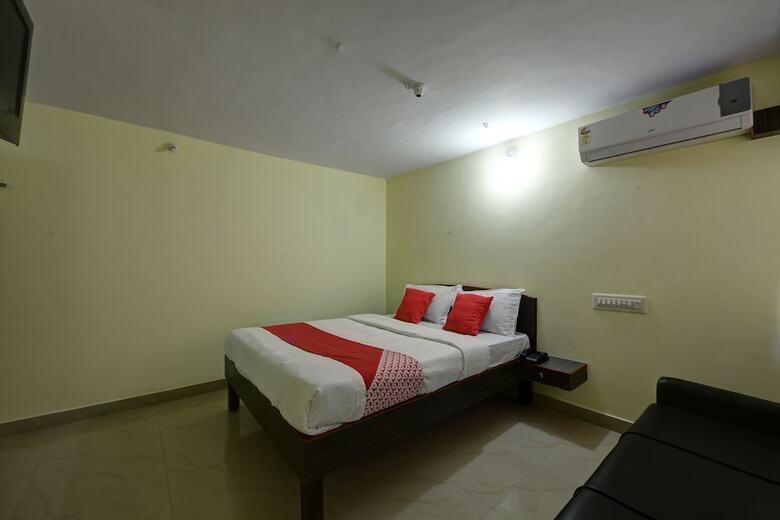 Hotel Oyo 22499 Vishnu Residency