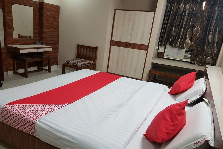 Oyo 23649 Hotel Anand
