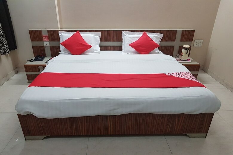 Oyo 23649 Hotel Anand