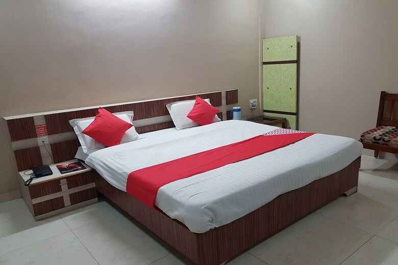 Oyo 23649 Hotel Anand