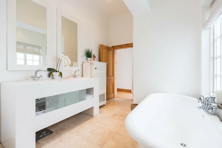Sydney Green Point Villa