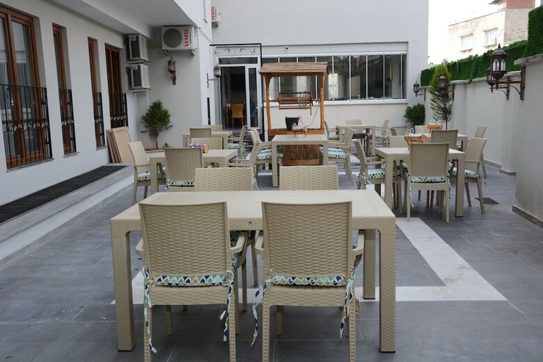 Ada Hotel