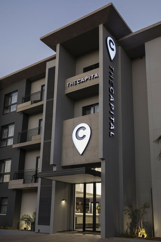 Hotel The Capital Melrose