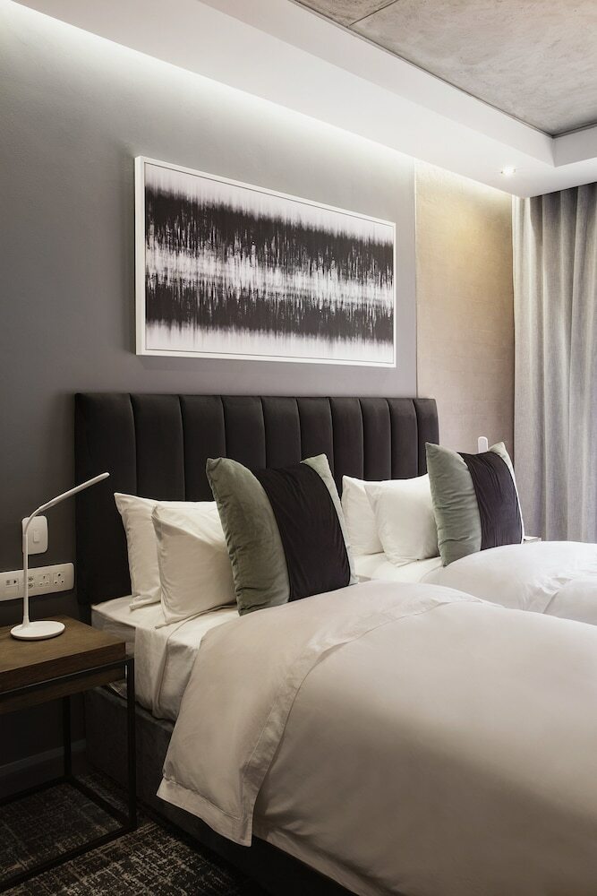 Hotel The Capital Melrose