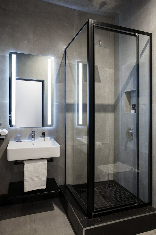 Hotel The Capital Melrose