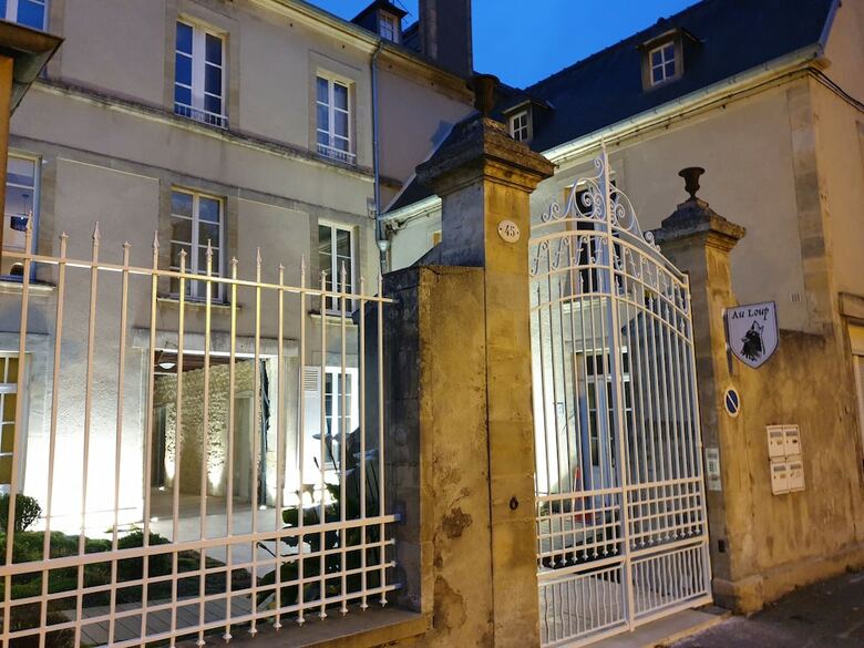 Au Loup Historic Apartments