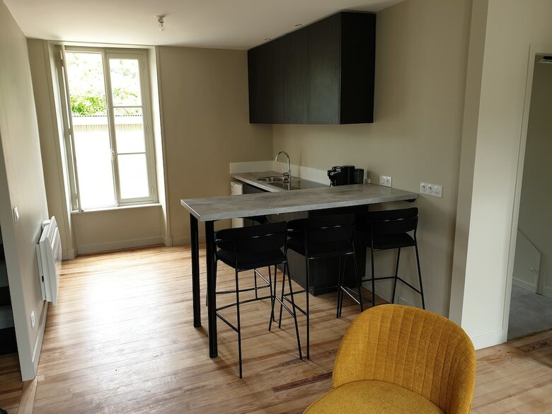Au Loup Historic Apartments