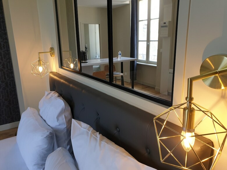 Au Loup Historic Apartments