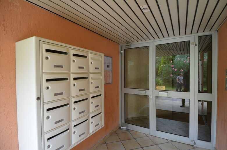 Spacious Apartment 5 Persons With Swimming-pool And Terrace Nice West