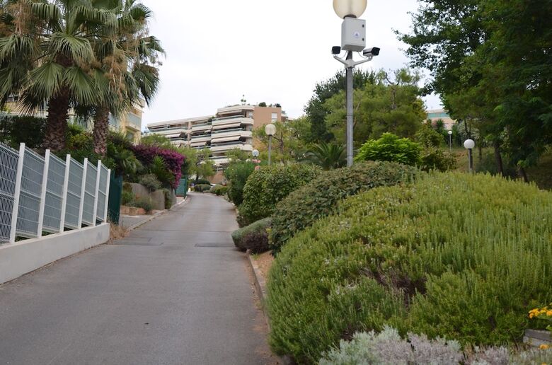 Spacious Apartment 5 Persons With Swimming-pool And Terrace Nice West