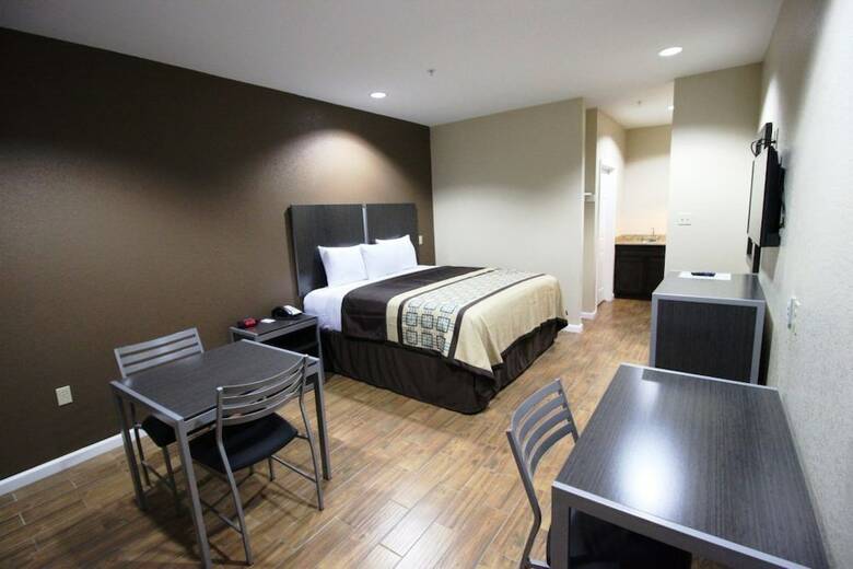 Hotel Scottish Inn & Suites