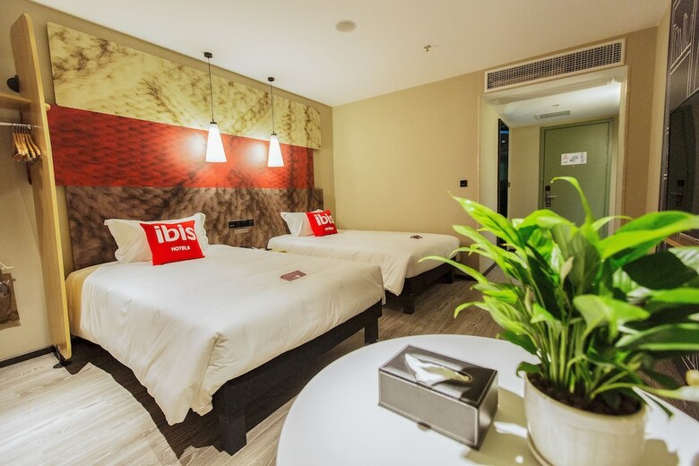 Ibis Neijiang  North Railway Station Hotel
