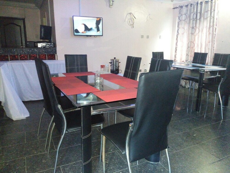 Hotel D'luxx Villa & Suites