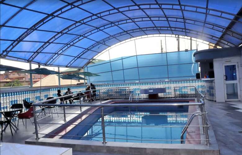 Hotel D'luxx Villa & Suites