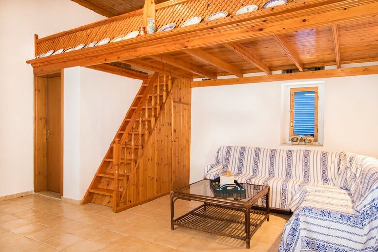 Damatria Family Cottage