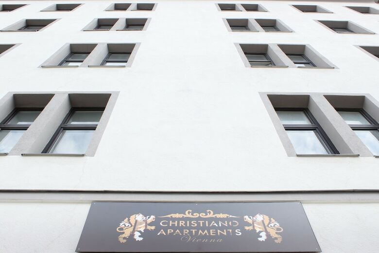 Christiano Apartments