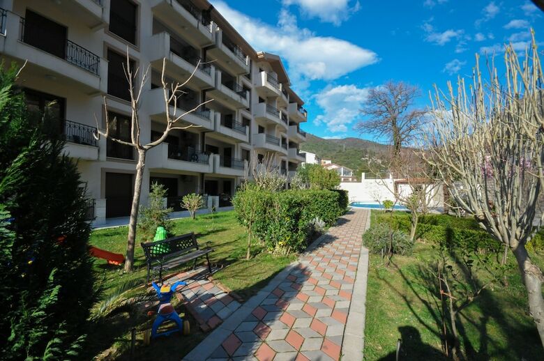 Apartments Maini