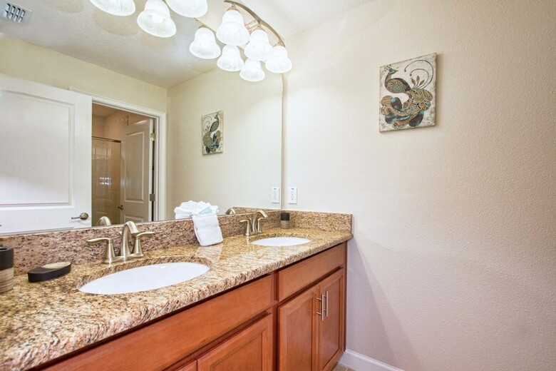 Storey Lake-4 Bedroom Townhome W/ Spashpool-1624st