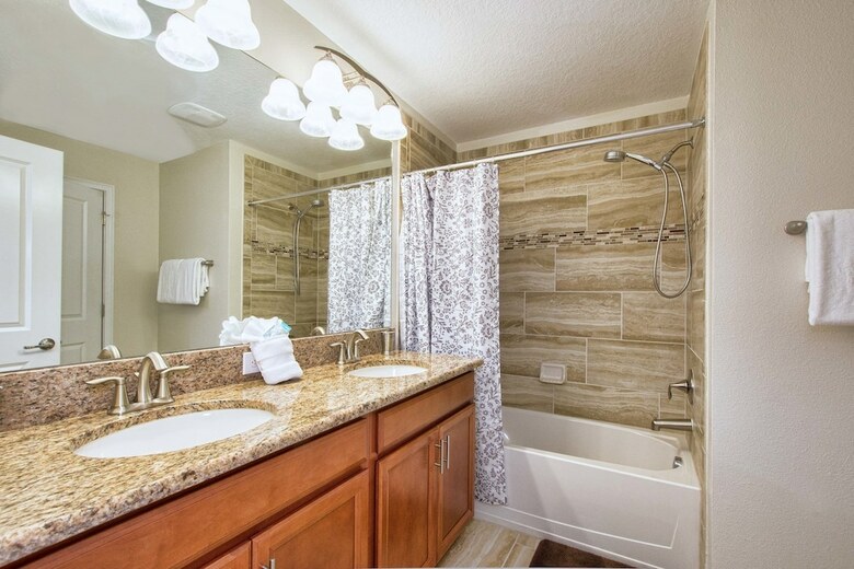 Storey Lake-4 Bedroom Townhome W/ Spashpool-1624st