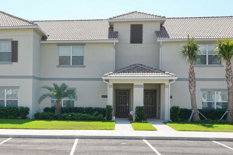 Storey Lake-4 Bedroom Townhome W/ Spashpool-1624st