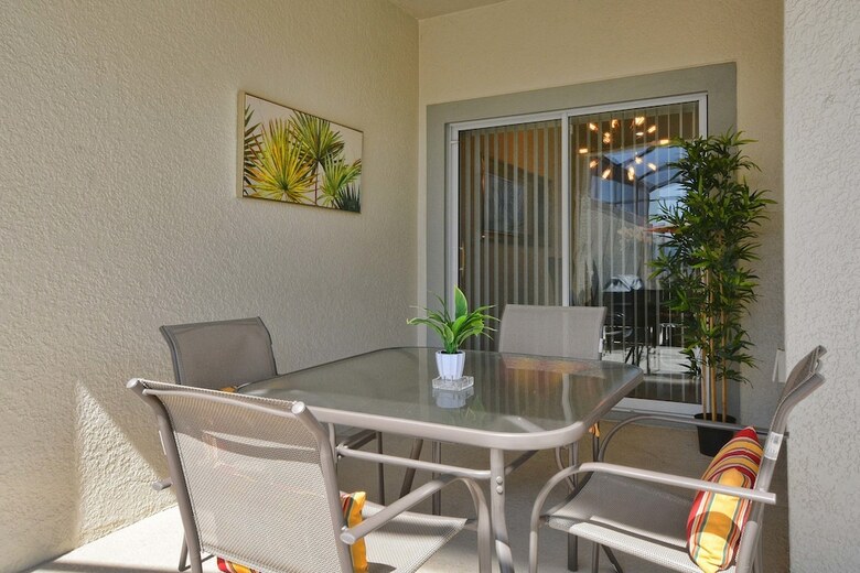 Storey Lake-4 Bedroom Townhome W/ Spashpool-1624st