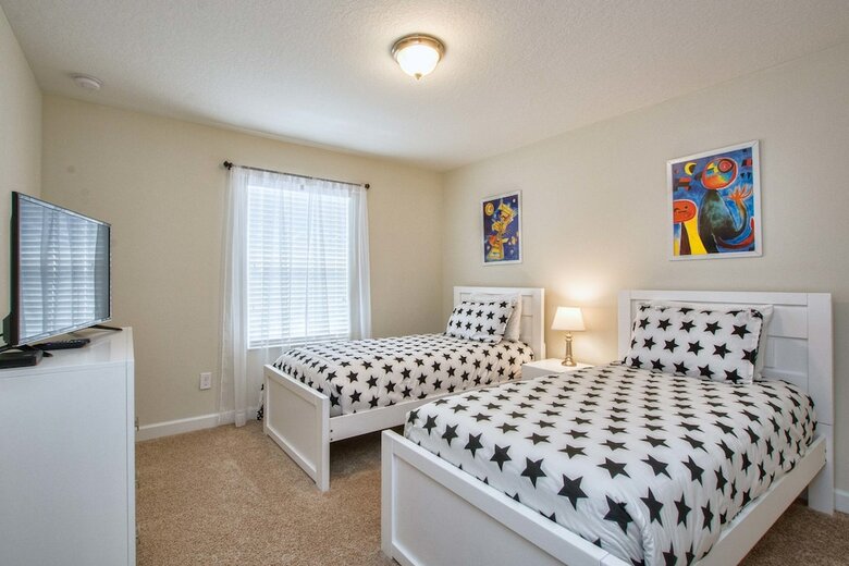 Storey Lake-4 Bedroom Townhome W/ Spashpool-1624st