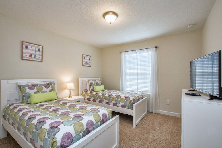 Storey Lake-4 Bedroom Townhome W/ Spashpool-1624st