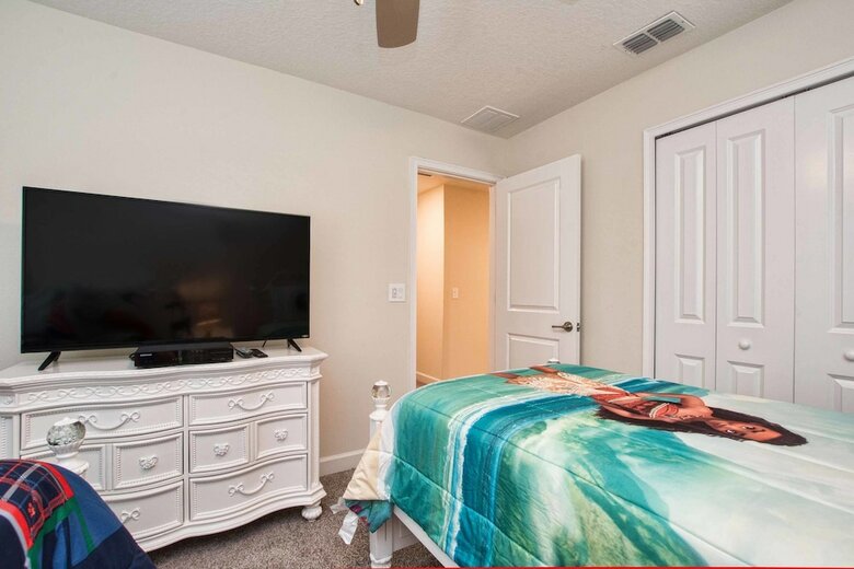 Storey Lake- 6 Bedroom Pool Home- 1668st