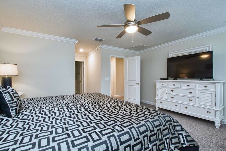 Storey Lake- 6 Bedroom Pool Home- 1668st