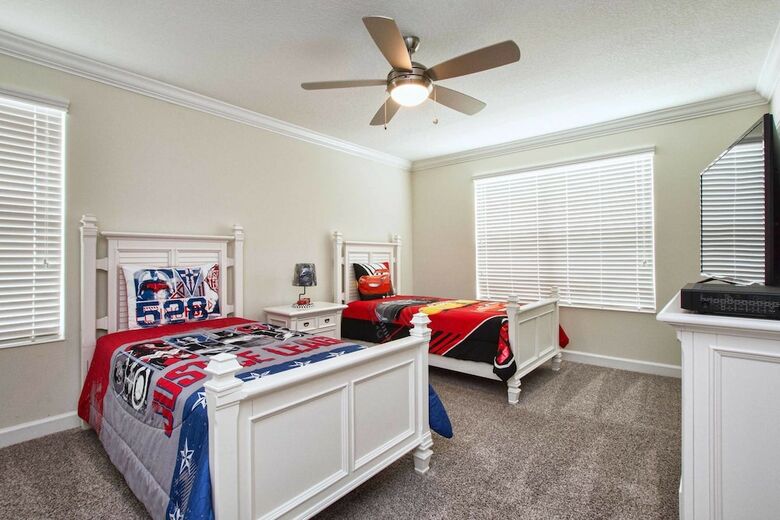 Storey Lake- 6 Bedroom Pool Home- 1668st