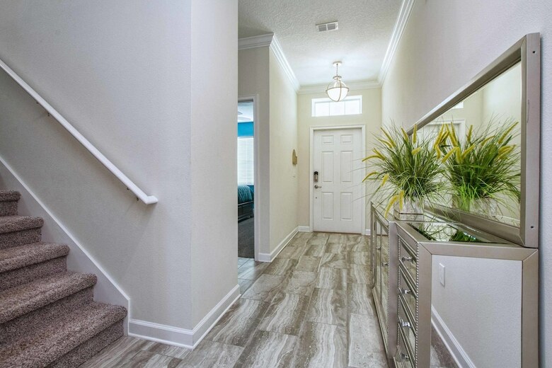 Storey Lake- 6 Bedroom Pool Home- 1668st